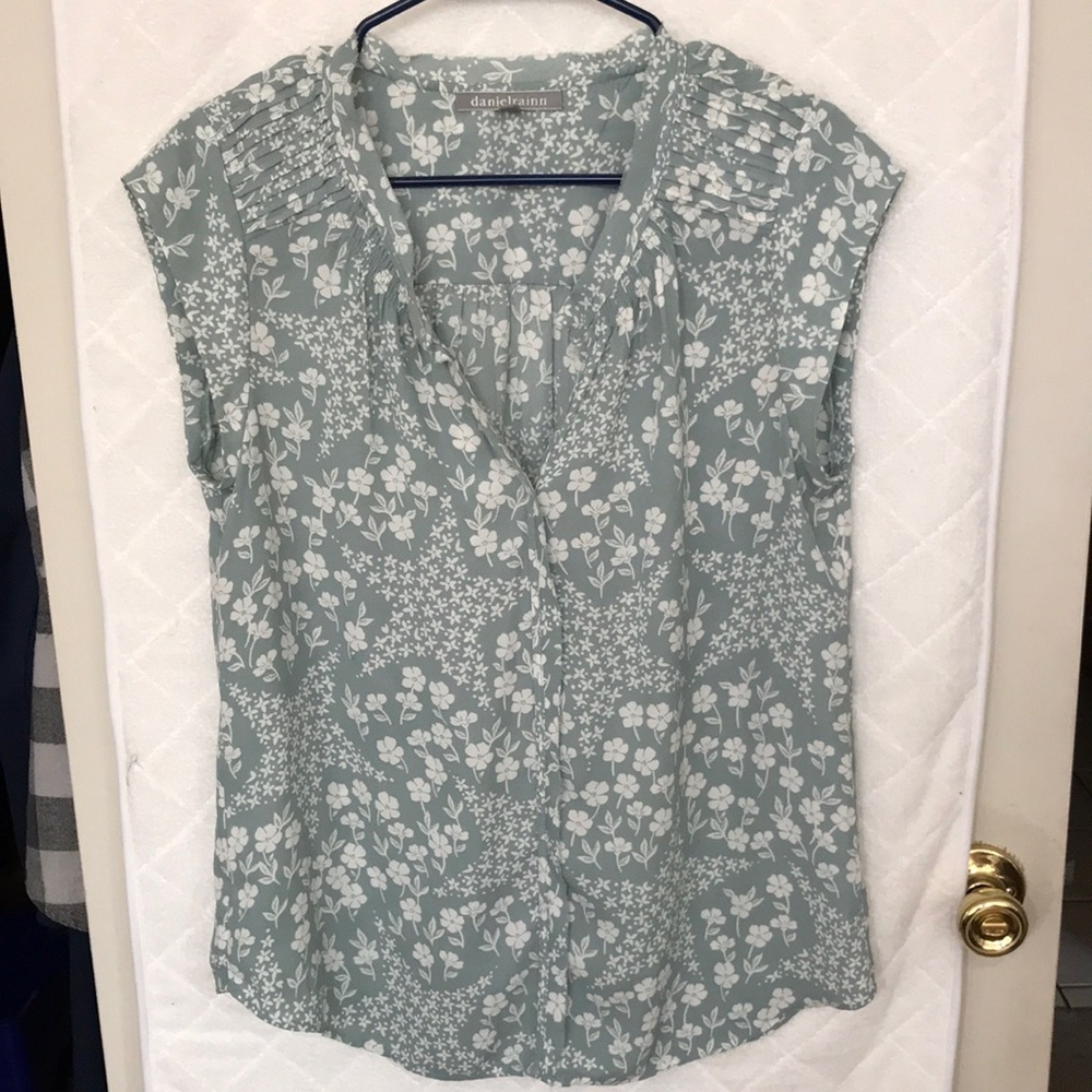 Floral patterned blouse size M